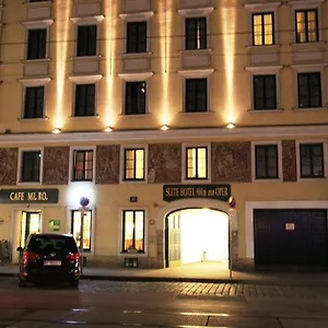900 M Zur Oper 4*, Vienna Austria
