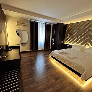  Gasthuis Tirana Central Rooms Albanië
